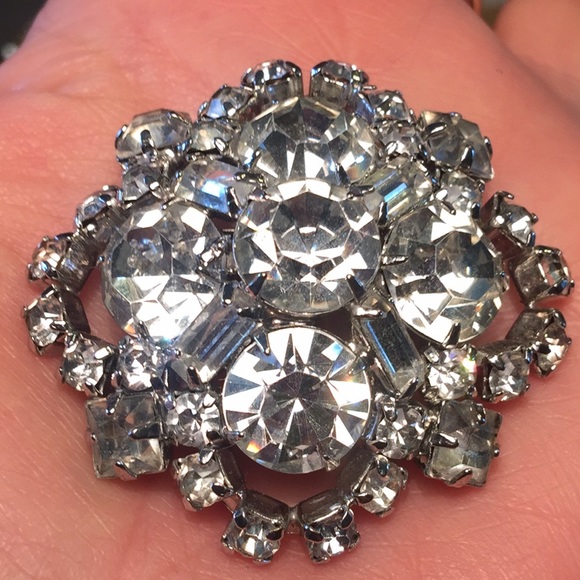 Vintage crystal rhinestone brooch - Picture 1 of 4